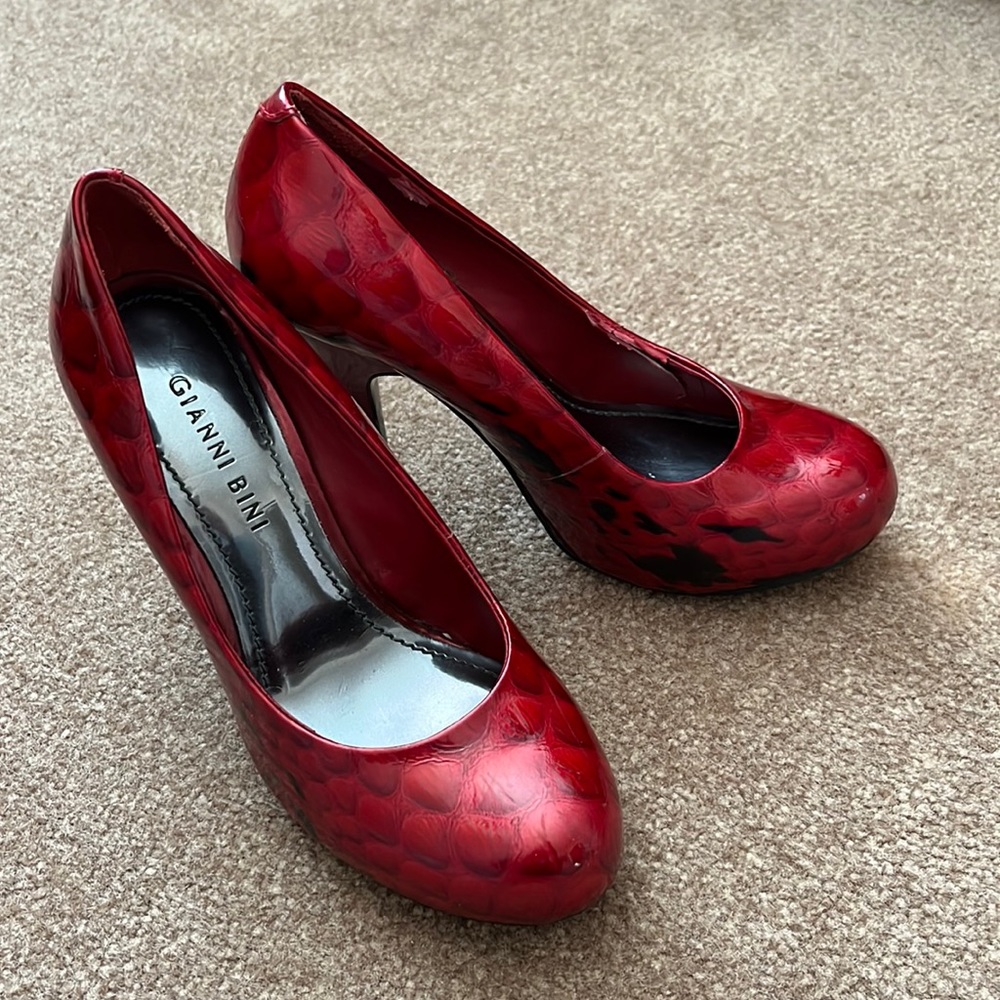 Gianni Bini Platform Pump, red size 6 1/2